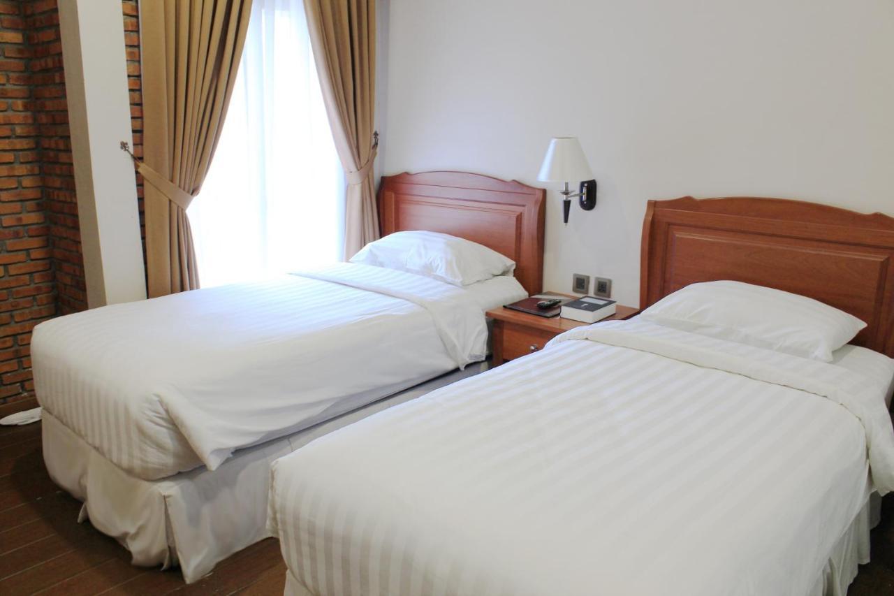 Thong'S Inn Hotel Kualanamu Medan Esterno foto