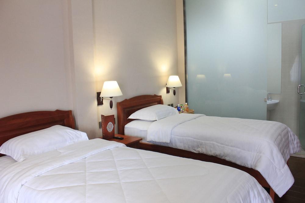 Thong'S Inn Hotel Kualanamu Medan Esterno foto