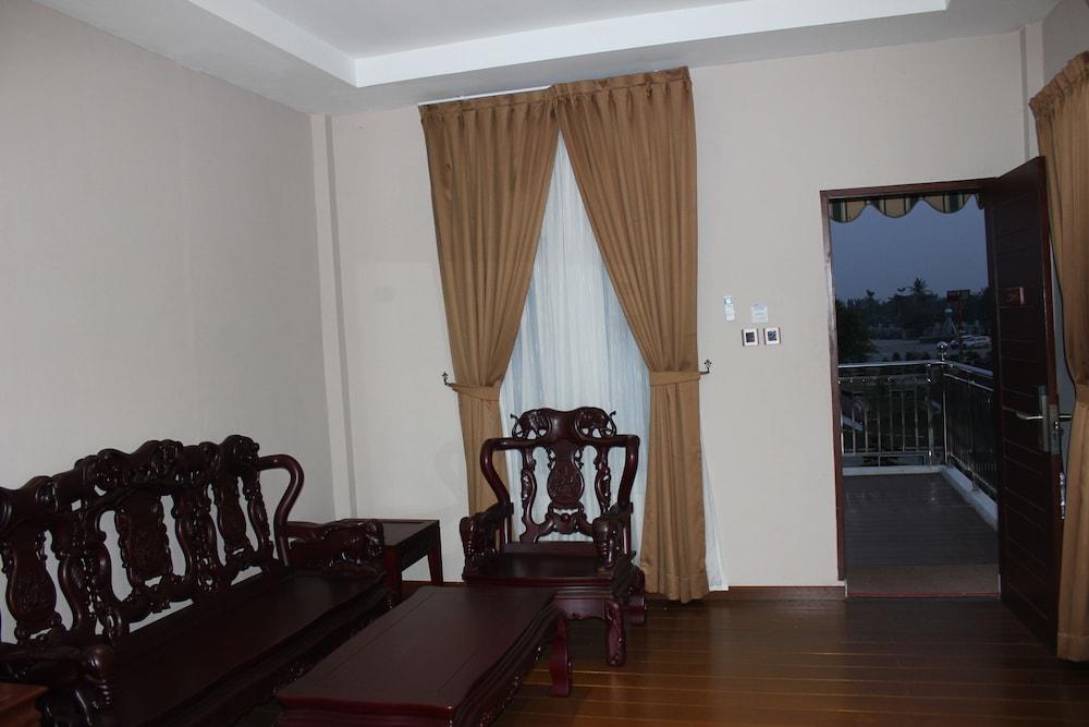 Thong'S Inn Hotel Kualanamu Medan Esterno foto