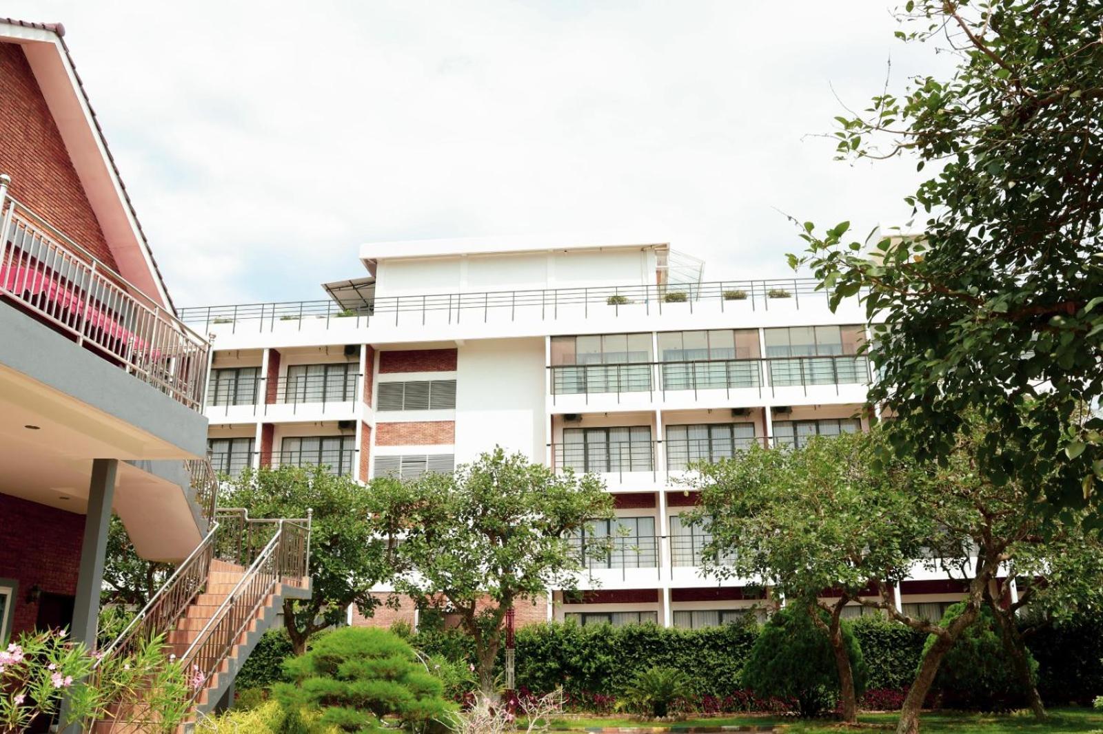 Thong'S Inn Hotel Kualanamu Medan Esterno foto
