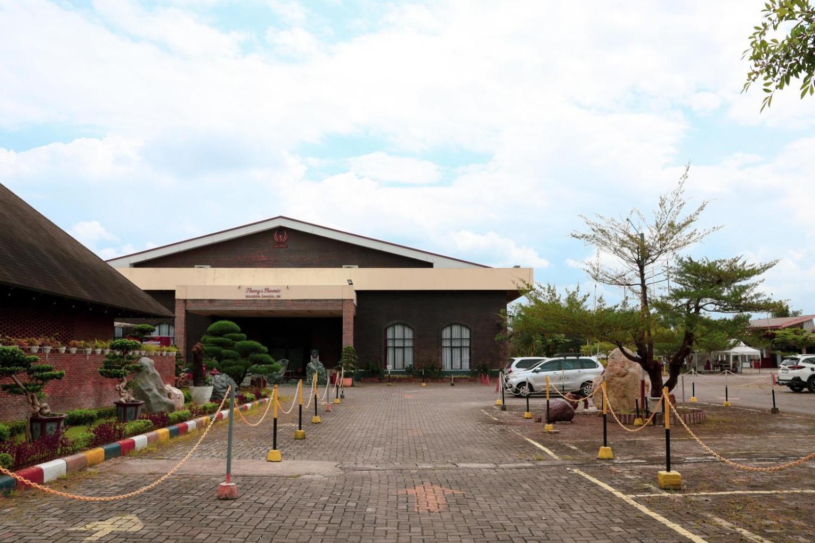 Thong'S Inn Hotel Kualanamu Medan Esterno foto