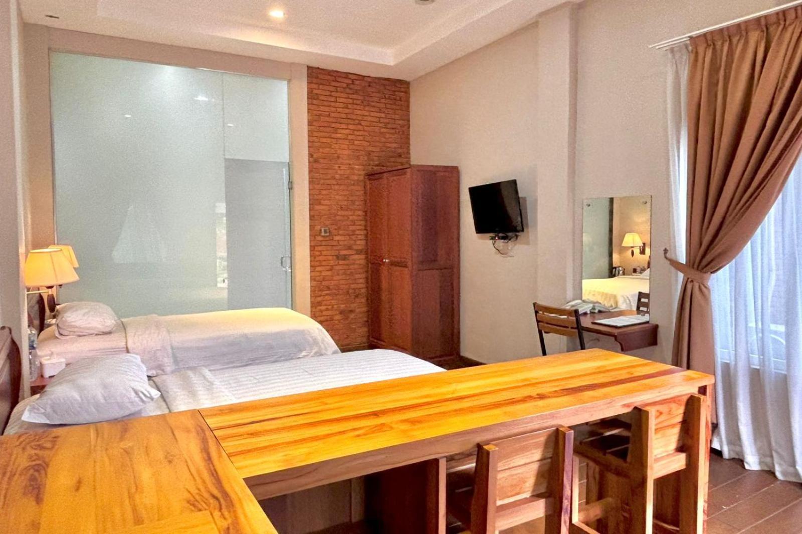 Thong'S Inn Hotel Kualanamu Medan Esterno foto