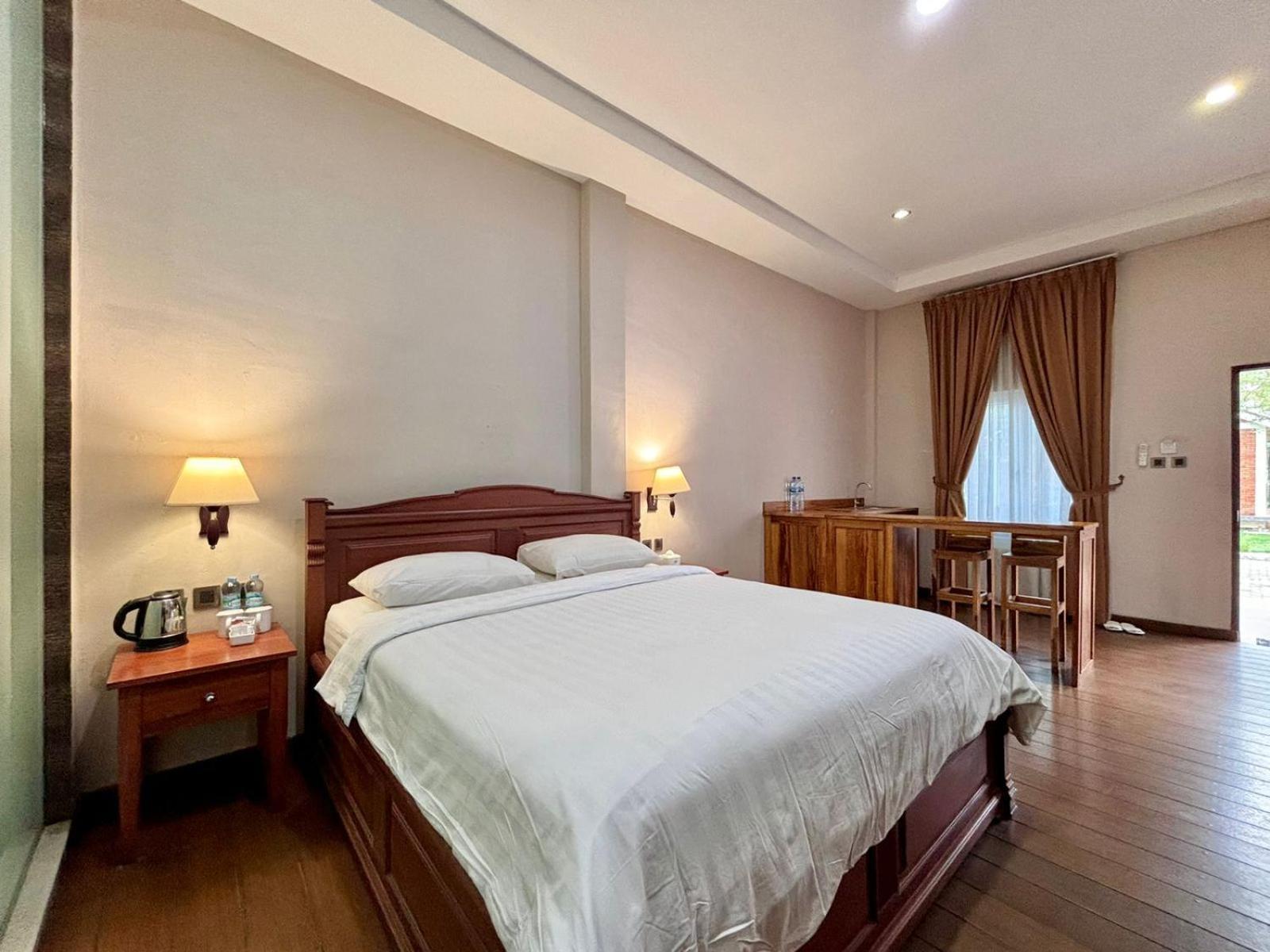 Thong'S Inn Hotel Kualanamu Medan Esterno foto