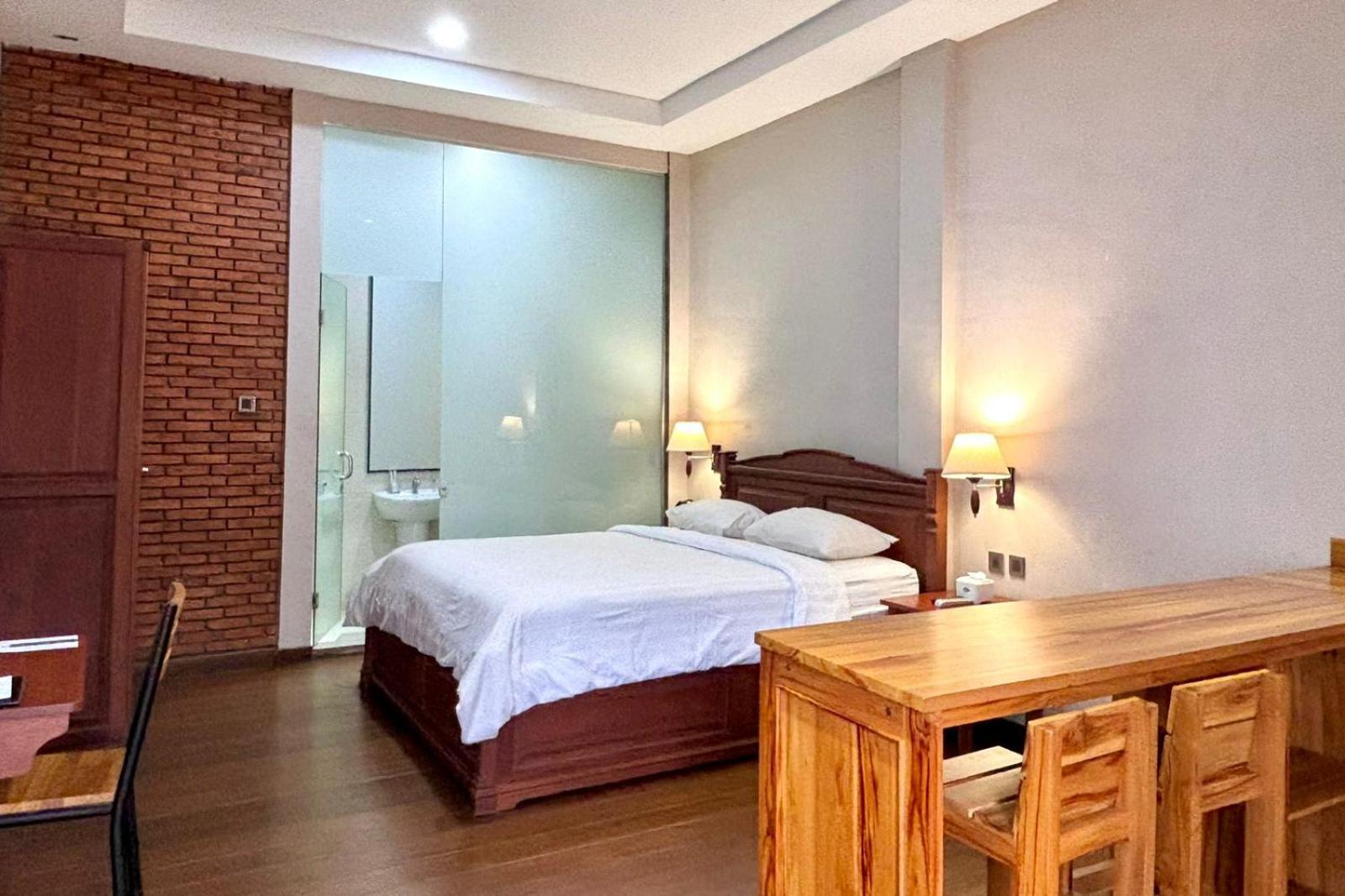 Thong'S Inn Hotel Kualanamu Medan Esterno foto