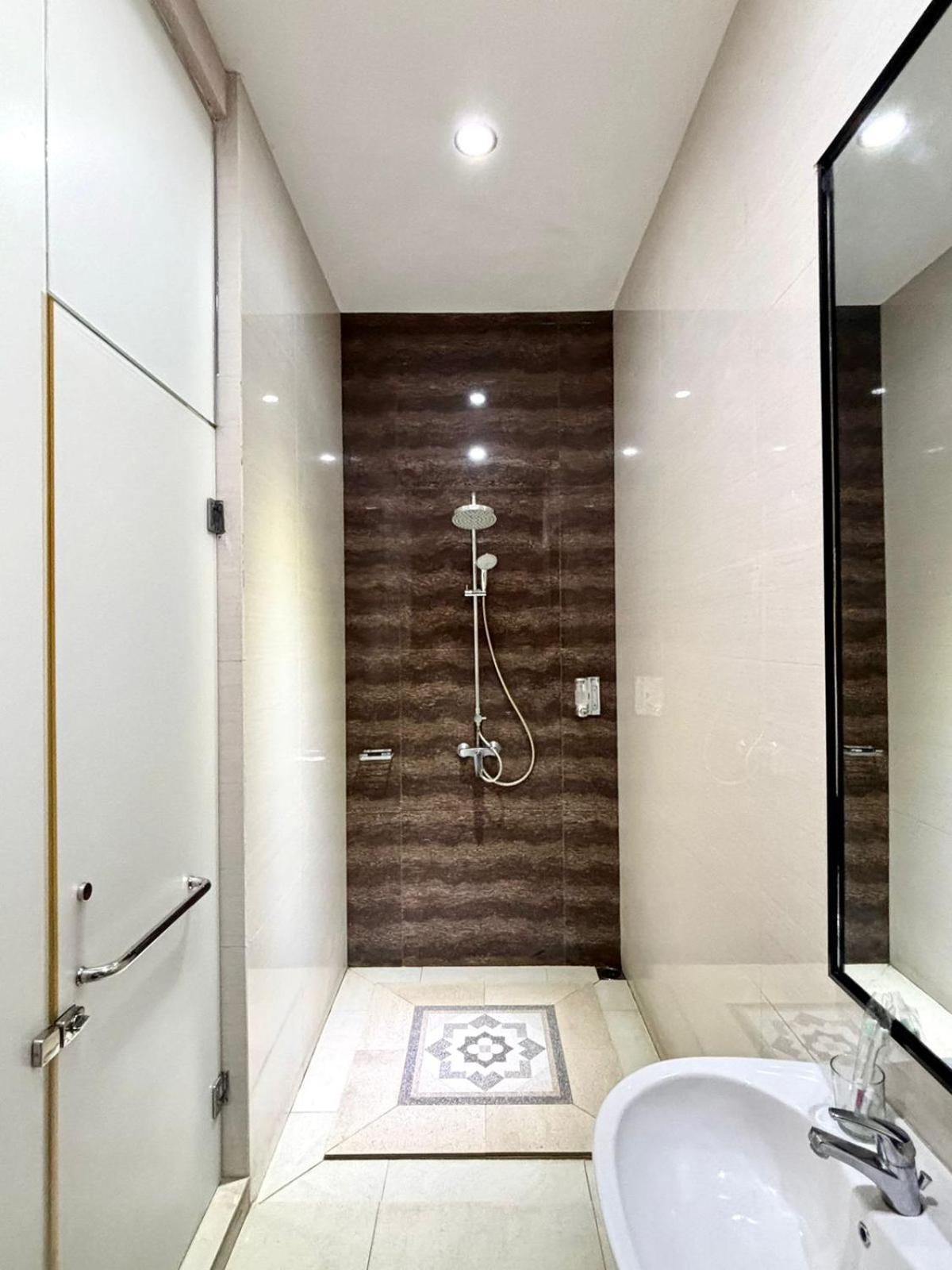 Thong'S Inn Hotel Kualanamu Medan Esterno foto