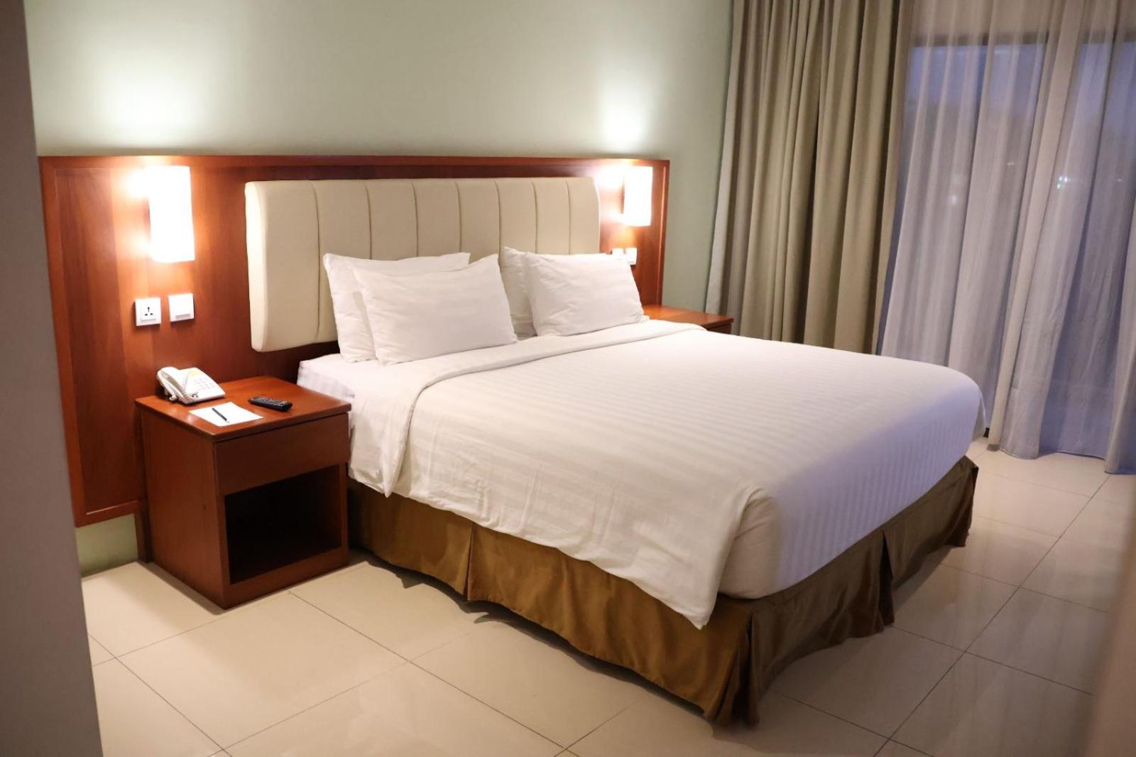 Thong'S Inn Hotel Kualanamu Medan Esterno foto