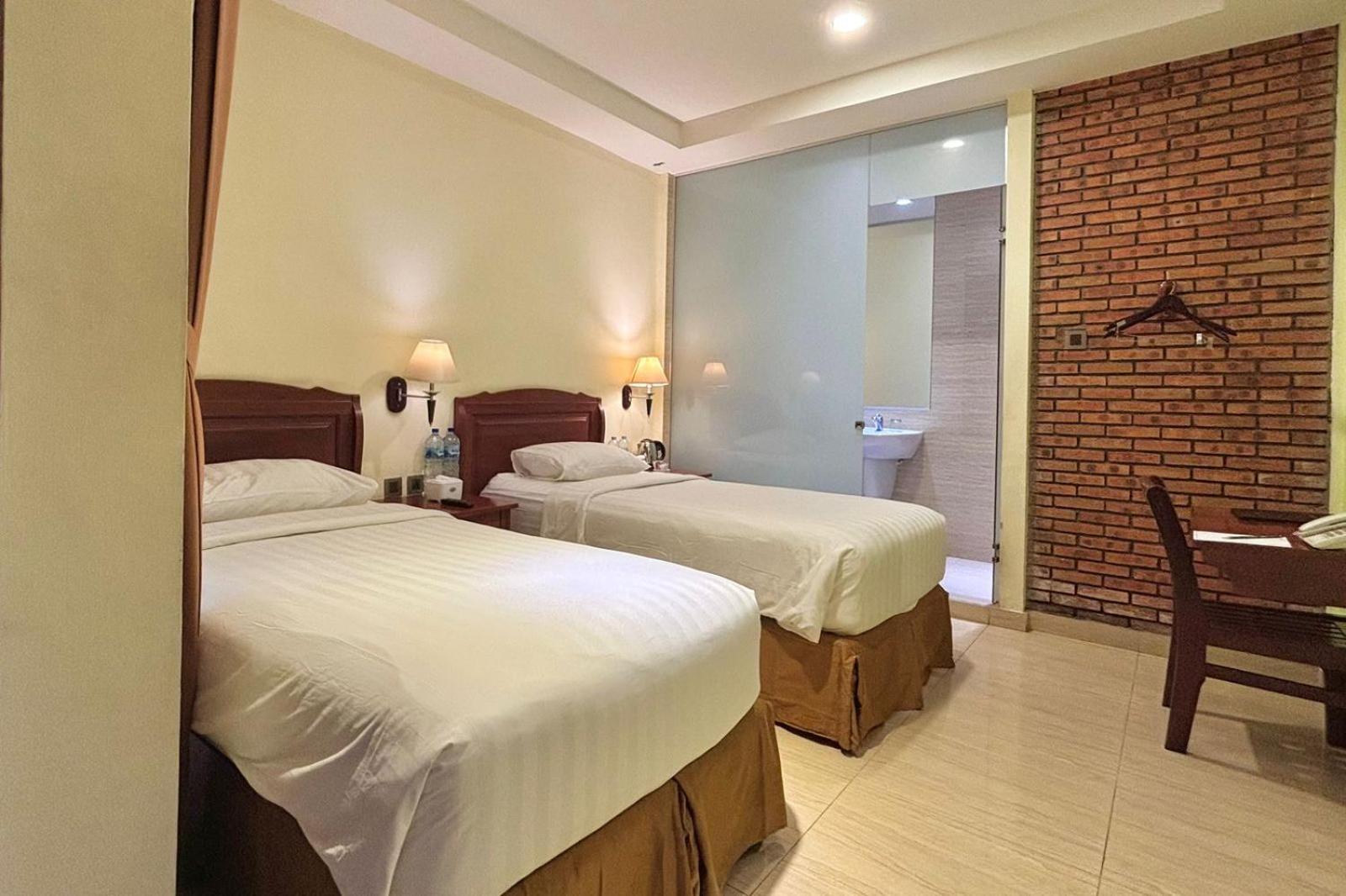 Thong'S Inn Hotel Kualanamu Medan Esterno foto
