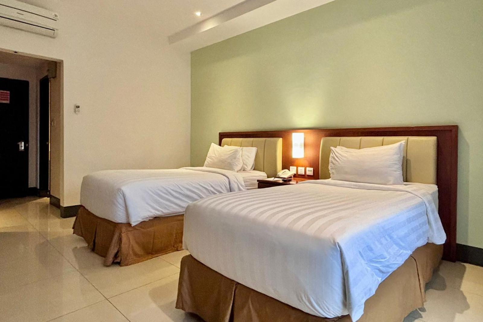 Thong'S Inn Hotel Kualanamu Medan Esterno foto