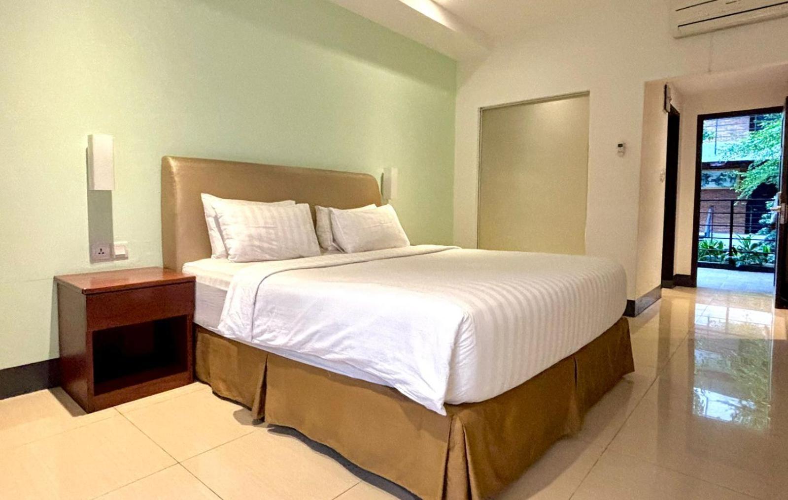Thong'S Inn Hotel Kualanamu Medan Esterno foto