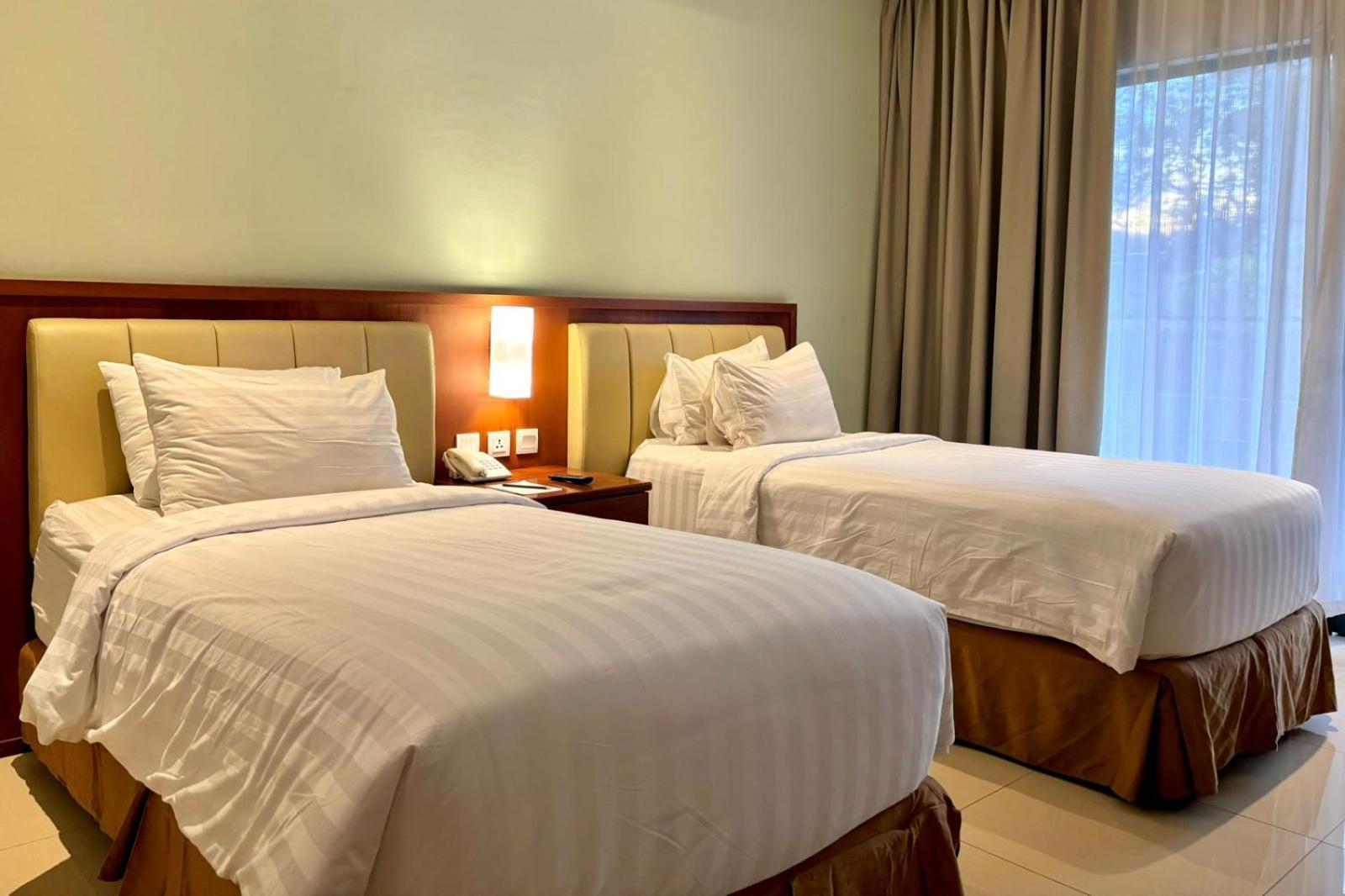 Thong'S Inn Hotel Kualanamu Medan Esterno foto