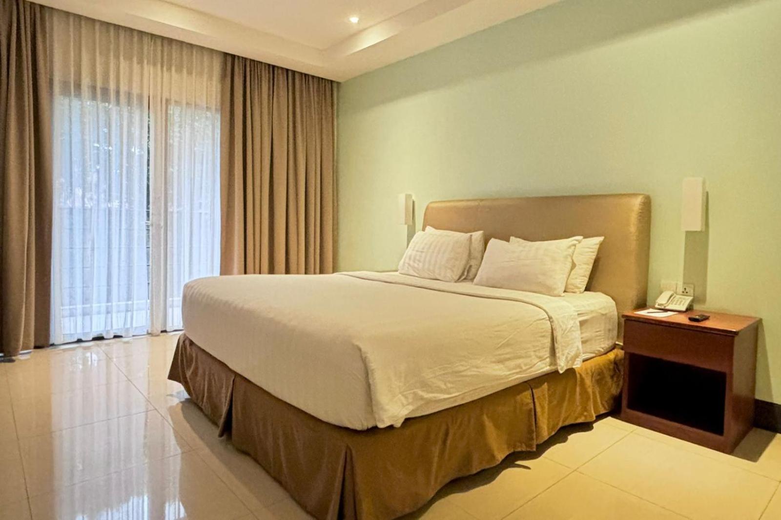 Thong'S Inn Hotel Kualanamu Medan Esterno foto