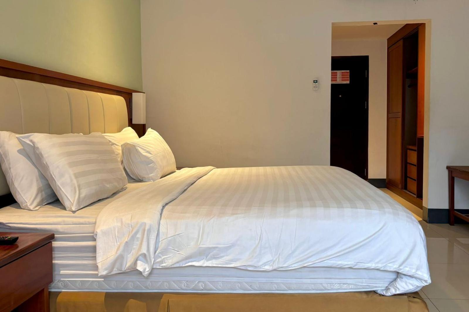 Thong'S Inn Hotel Kualanamu Medan Esterno foto