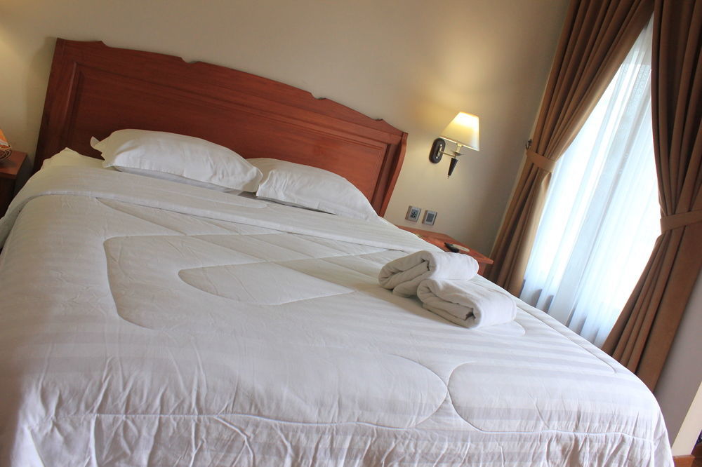 Thong'S Inn Hotel Kualanamu Medan Esterno foto