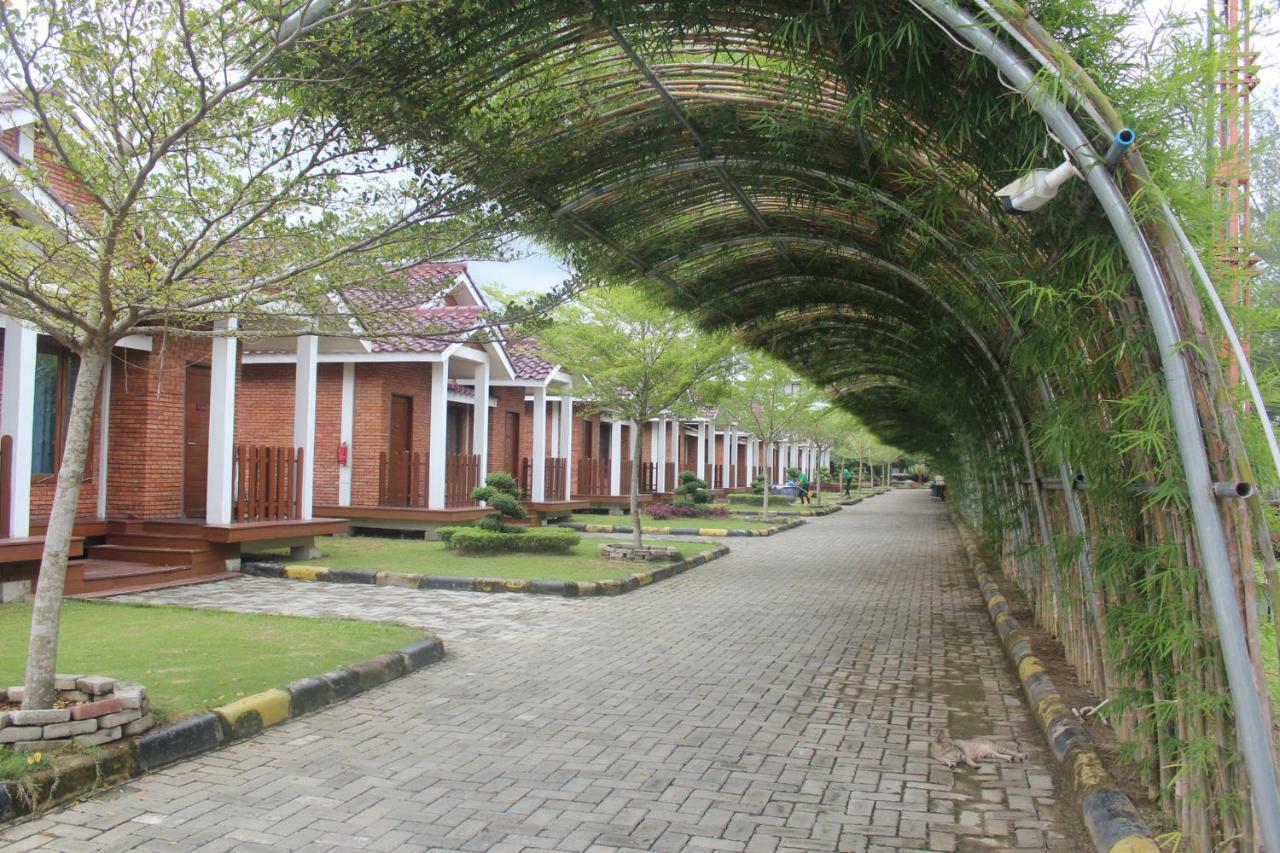 Thong'S Inn Hotel Kualanamu Medan Esterno foto