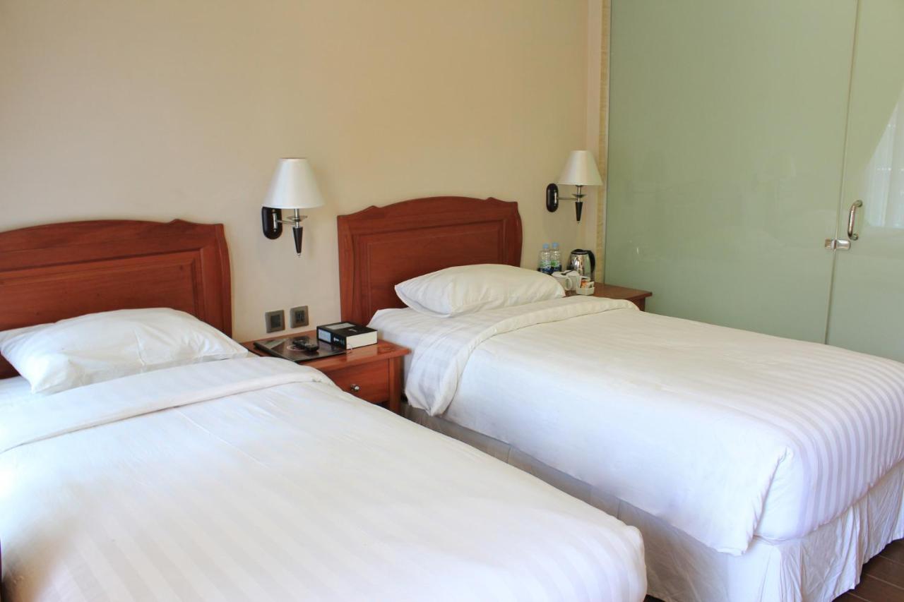 Thong'S Inn Hotel Kualanamu Medan Esterno foto