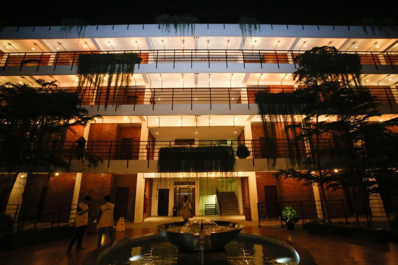 Thong'S Inn Hotel Kualanamu Medan Esterno foto